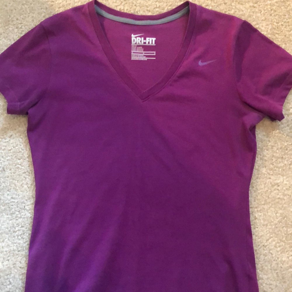 Nike drifit tee. Clean and comfy!